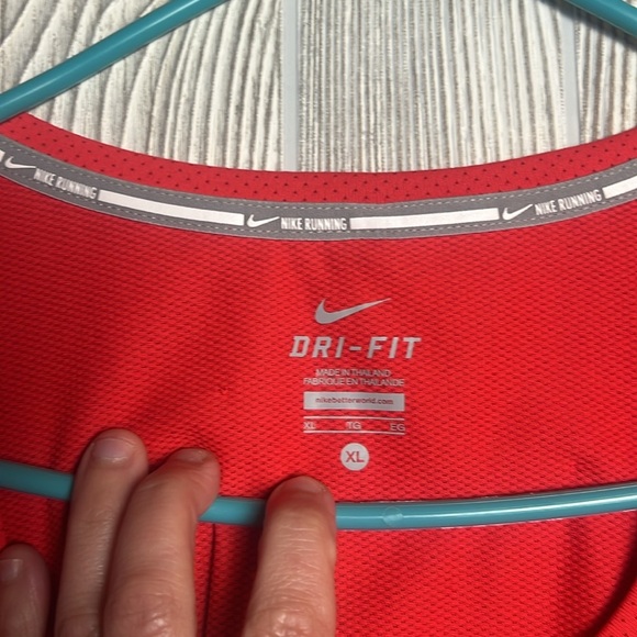 Nike Women's Bright Red Short Sleeve Tee Dri Fit Running Size XL - Picture 2 of 5